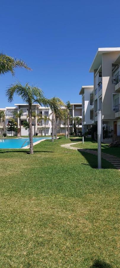 Bel appartement pied sur mer vue imprenable sur piscine et jardins Sidi Rahal  Extérieur photo